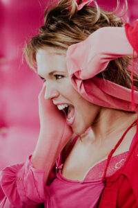 Lorie Pester capturée par Yan Forhan, photographe officiel de Lorie Pester, lors du tournage du clip SOS.
